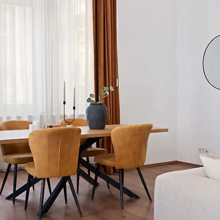 شقة Grand Boulevard Gem Historic With Balcony Views بودابست