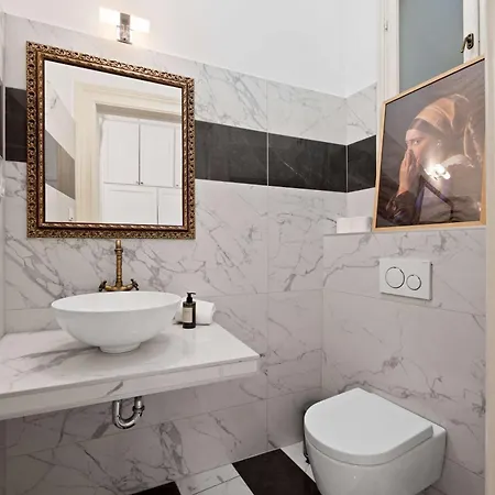 Grand Boulevard Gem Historic With Balcony Views Appartement Boedapest
