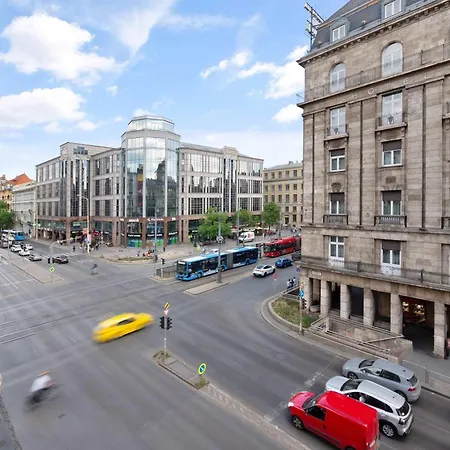 Grand Boulevard Gem Historic With Balcony Views شقة *