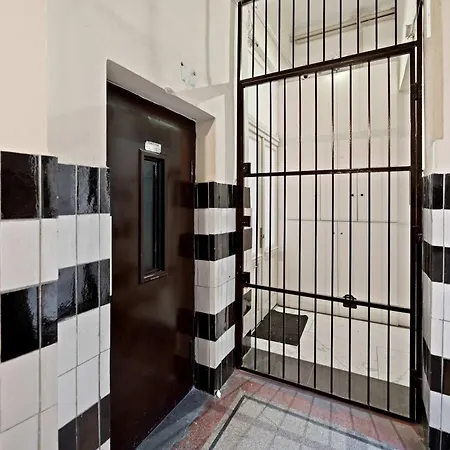 Grand Boulevard Gem Historic With Balcony Views * بودابست