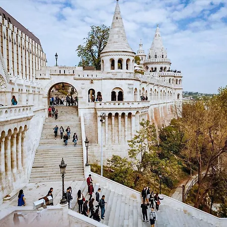 Grand Boulevard Gem Historic With Balcony Views شقة